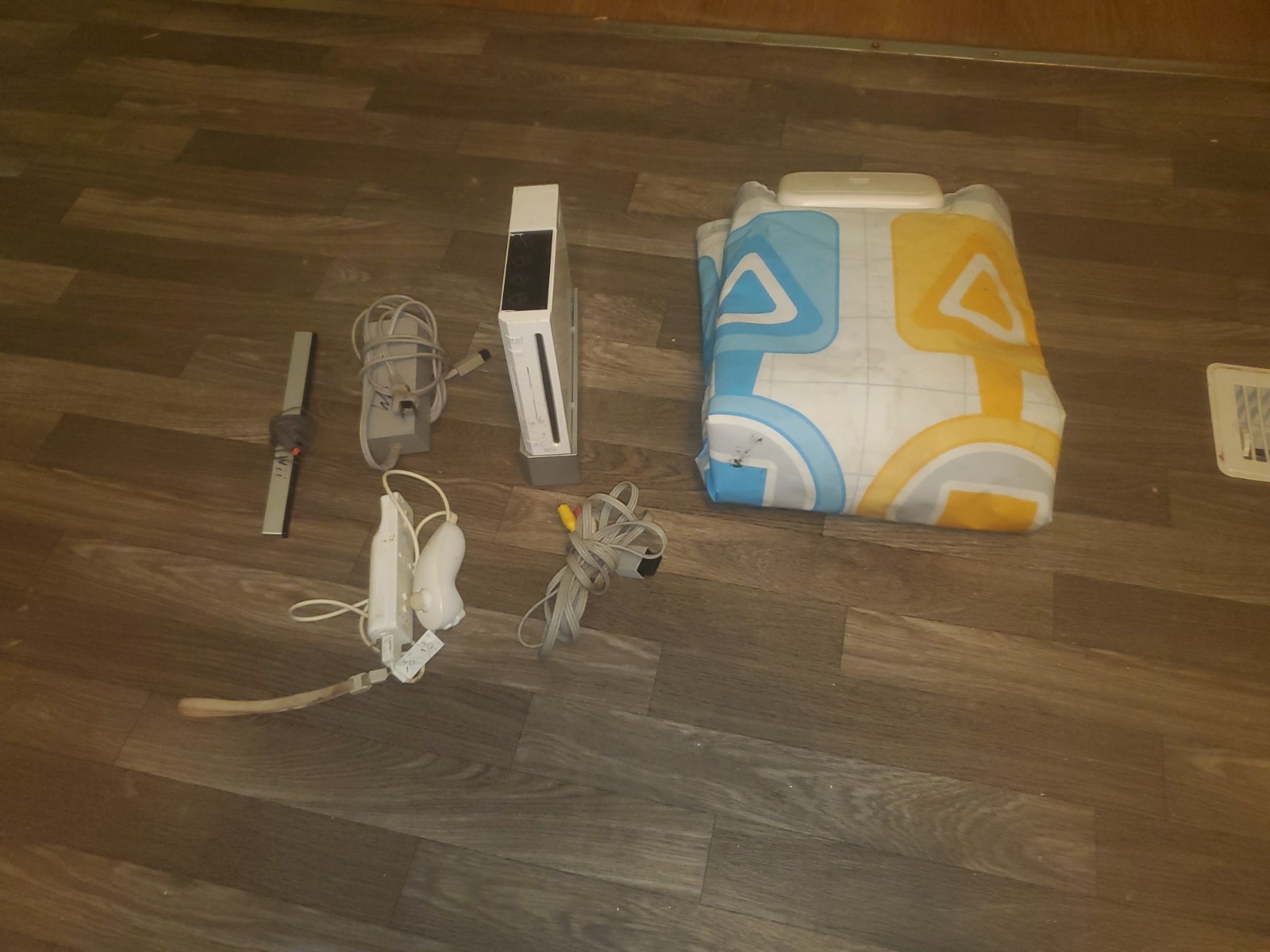 wii console bundle (1 remote, 1 nunchuk, 1 motion bar, 1 dance pad)