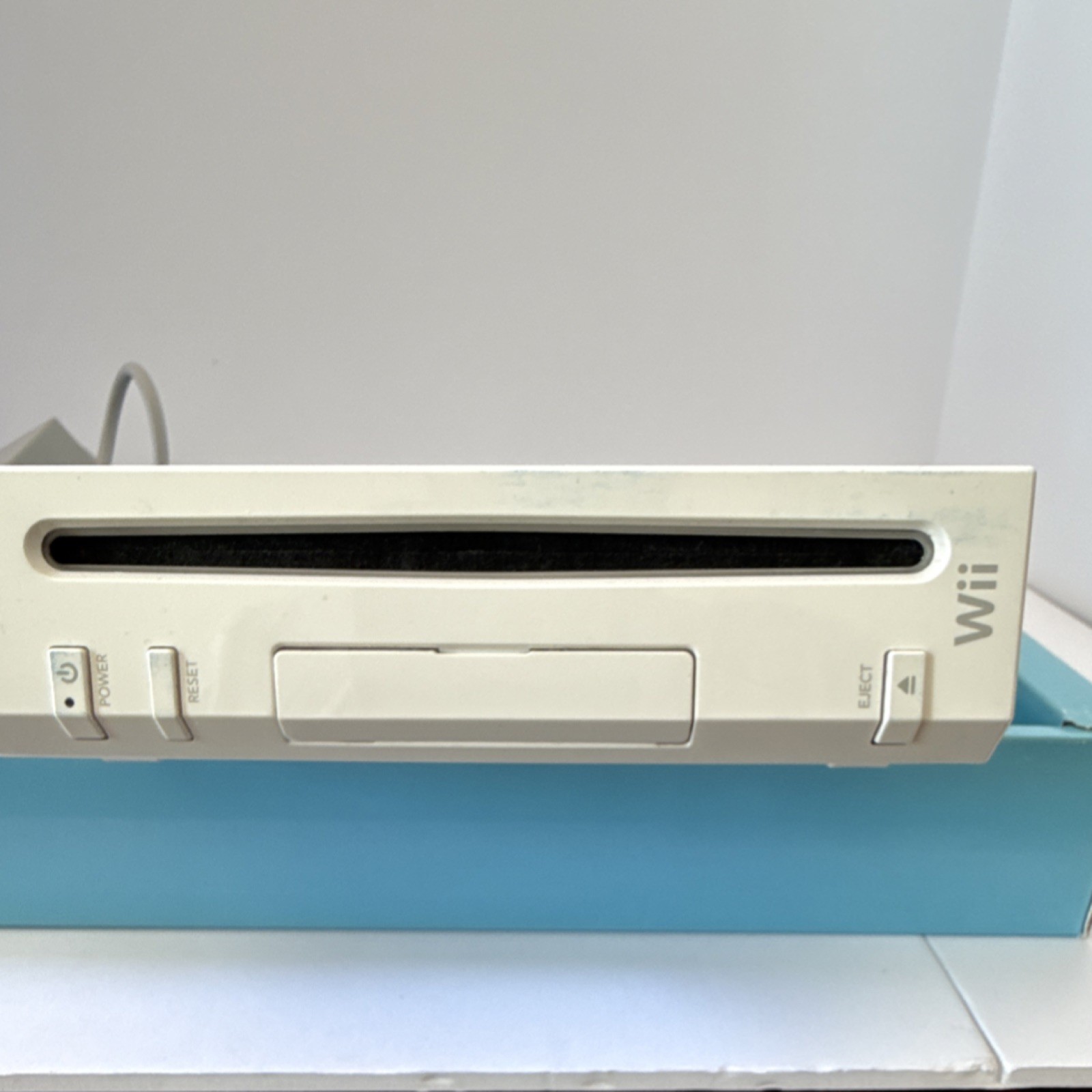 Nintendo Wii RVL-001 White Console Bundle w/ Wii Sports, Wii Fit, 2 Remotes