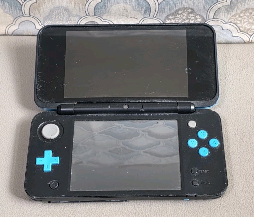 Nintendo New 2DS XL Console Blue/Black – NOT WORKING – Parts or Repair