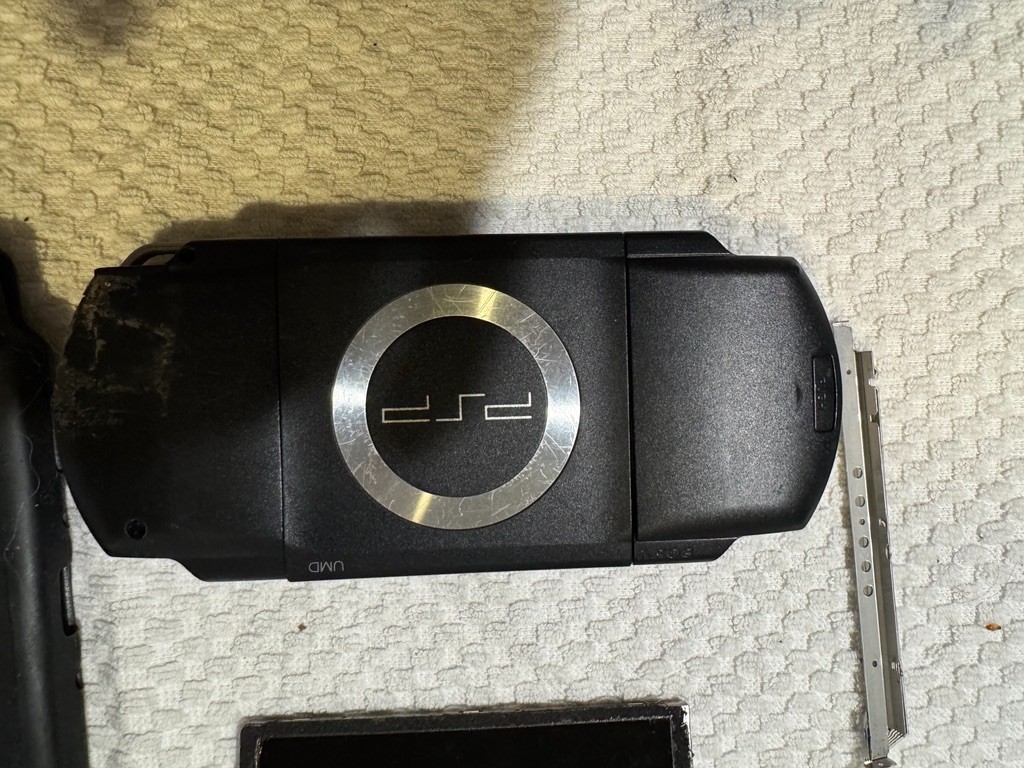 Sony PSP Go PSP-1001 PlayStation Portable – Black – Non-working | parts only
