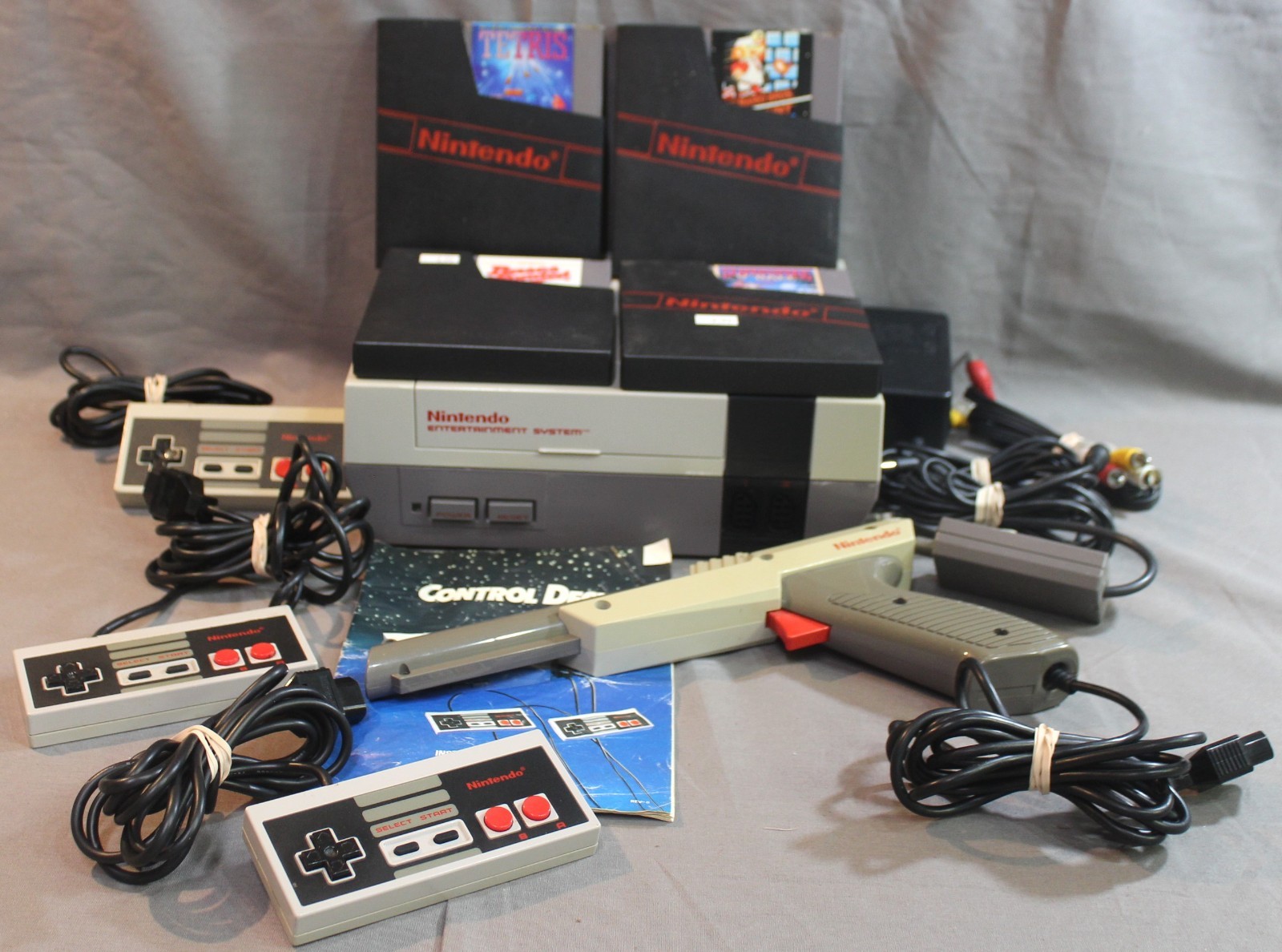 Original Nintendo Entertainment System (NES) (NES-001) 1985 Game Console Bundle