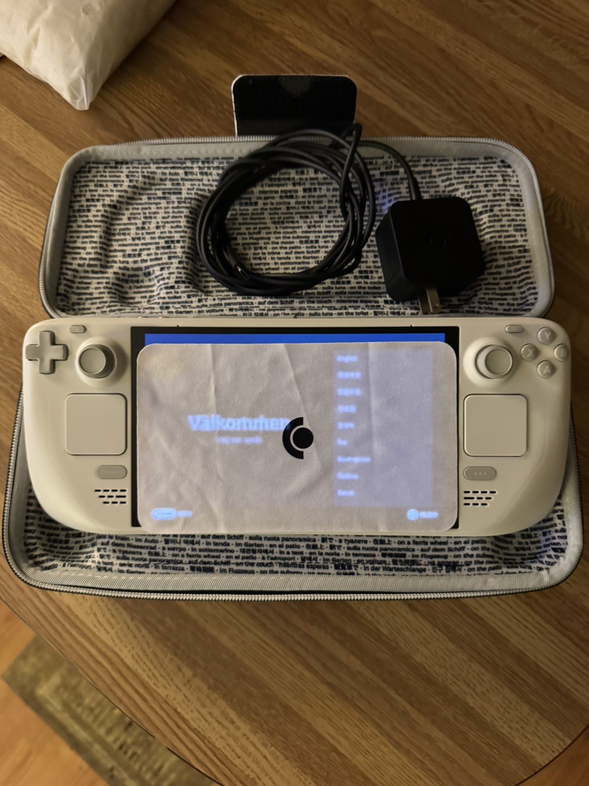 Valve Steam Deck OLED 7.4″ Custom AMD APU 0932 16GB RAM 1TB White 1030 w/ Case