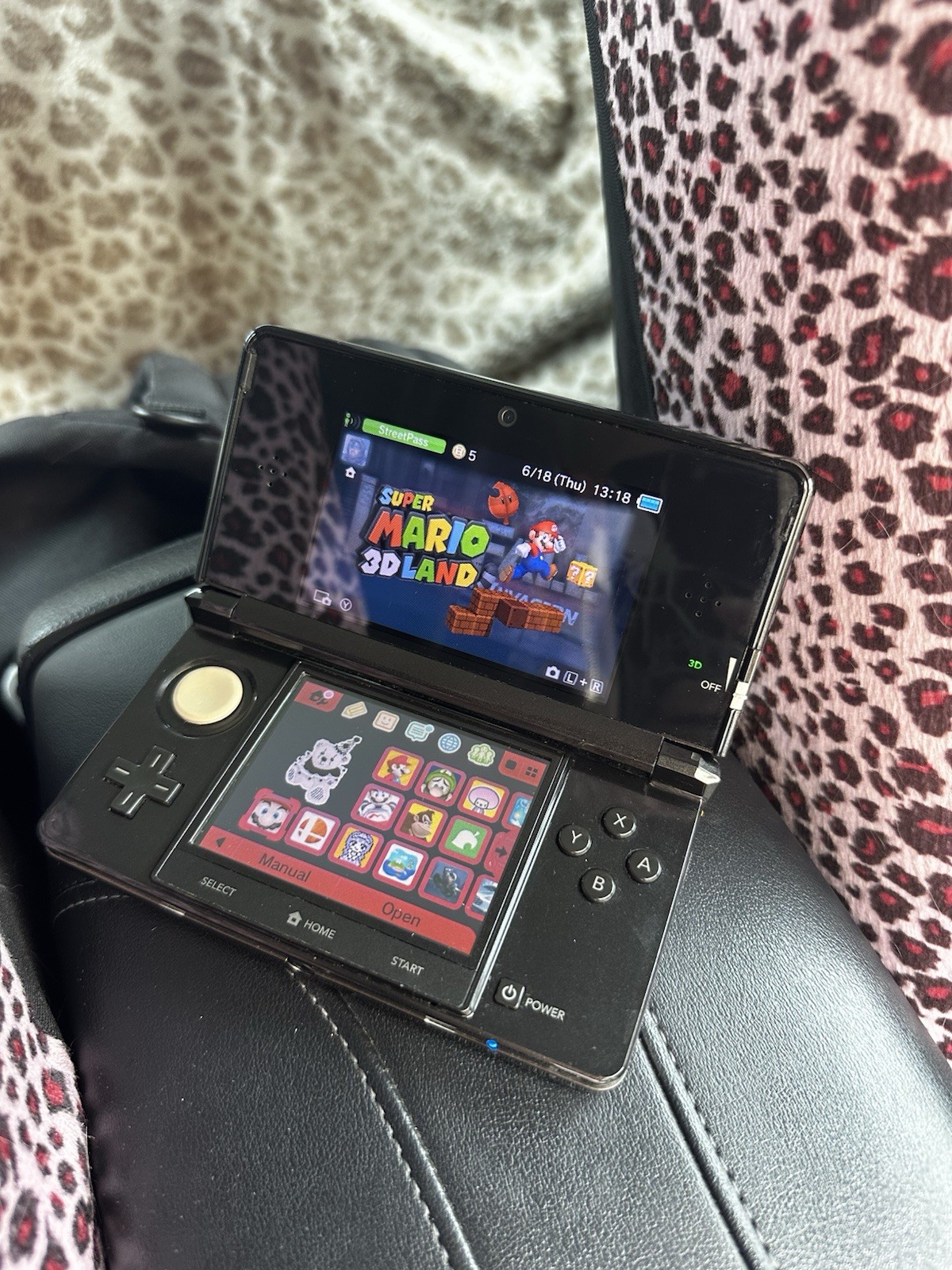 Nintendo 3DS CTR-001 Black Handheld System 3D Capability 32 gb