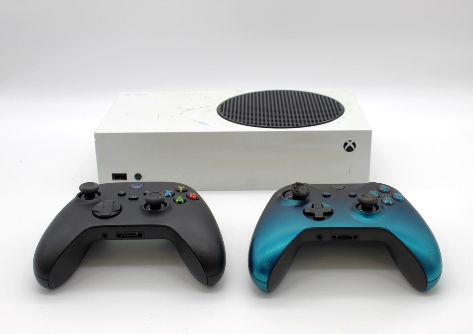Xbox Series S 512GB Console Bundle w/ 2 Controllers, Cables – READ: Reboots