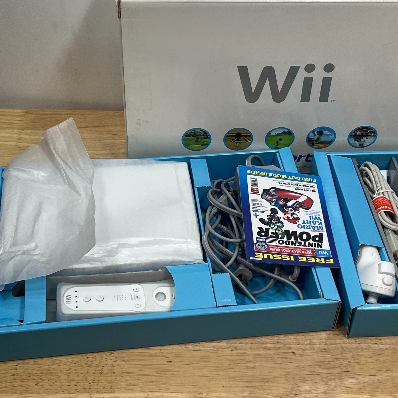 MINT Nintendo Wii Console Bundle White RVL-001 CIB wii Sports Netflix BOXED