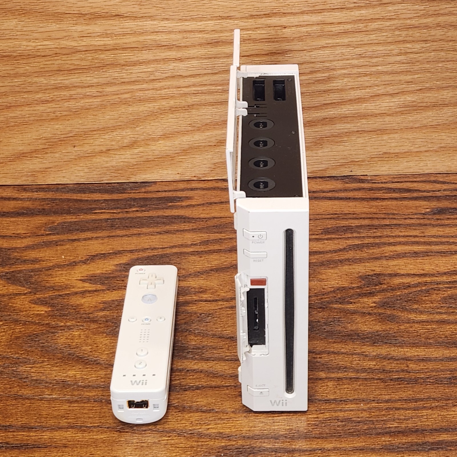 Nintendo Wii RVL-001 (USA) Video Game Console + Wii Remote White FOR PARTS