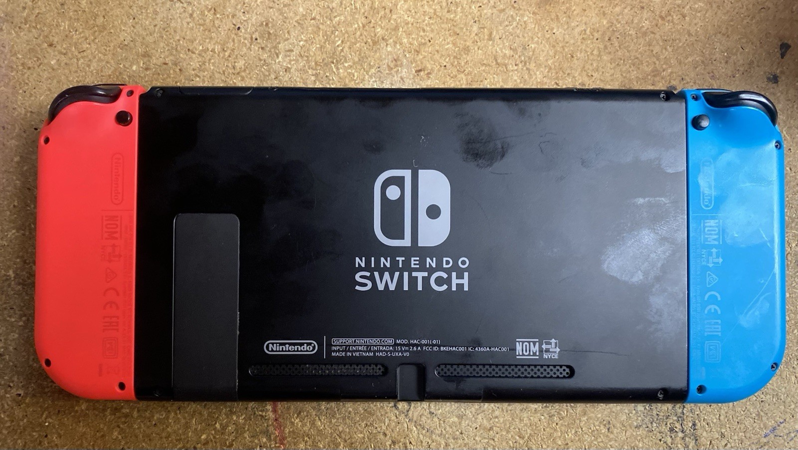 Nintendo Switch 32GB Handheld System – Bundle Hac 001-01