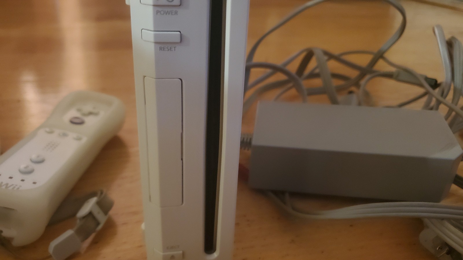 Nintendo Wii with Wii Play included, All cables and Wii Remote with Nunchuk