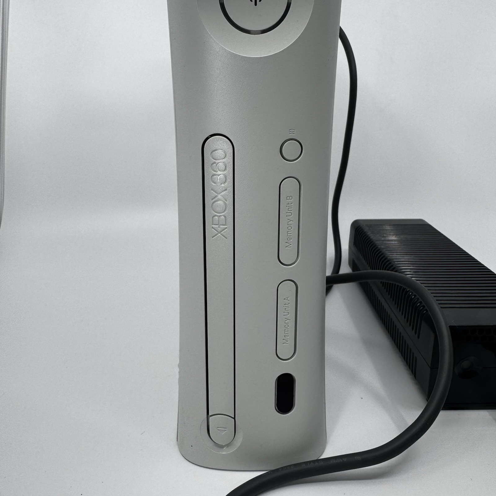 Xbox 360 S Slim Model 1439 White Console W/Controller No Hard drive Tested Works