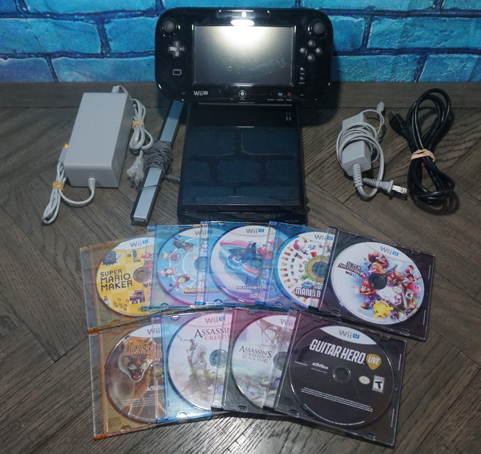 Nintendo Wii U 32GB Black Deluxe Console WUP-101(02) with Gamepad and 10 Games