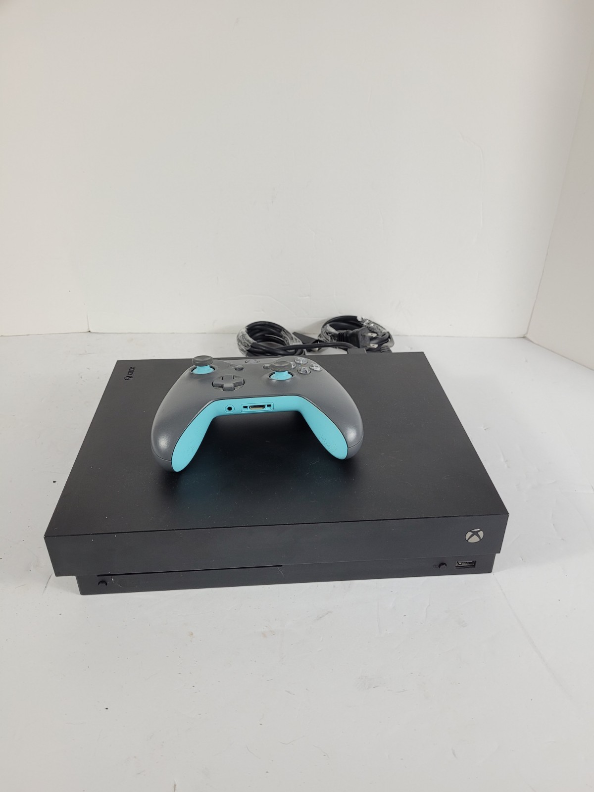 Microsoft Xbox One X (1787) 2017 1TB Console/ Controller/ HDMI/Power Cord TESTED