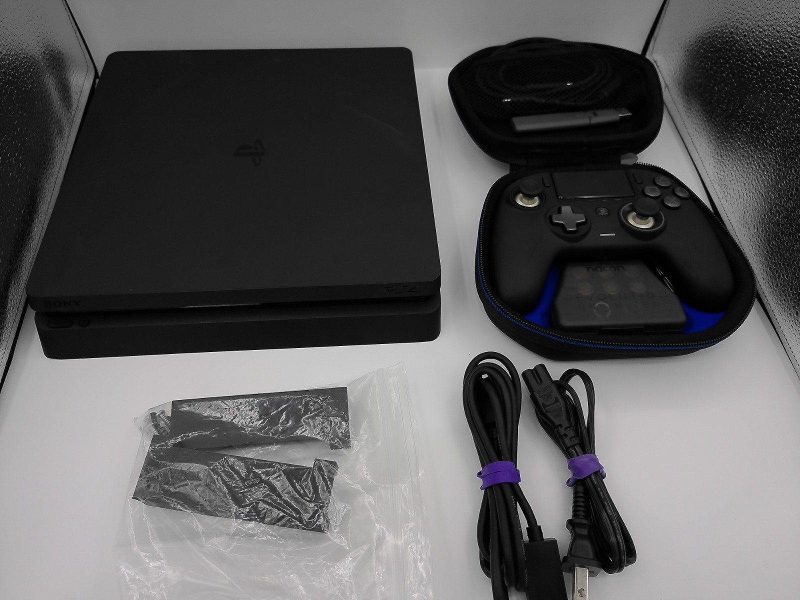 Sony PlayStation 4 Slim 500GB Black 1 controller nacon pro 16 games ;wall mount