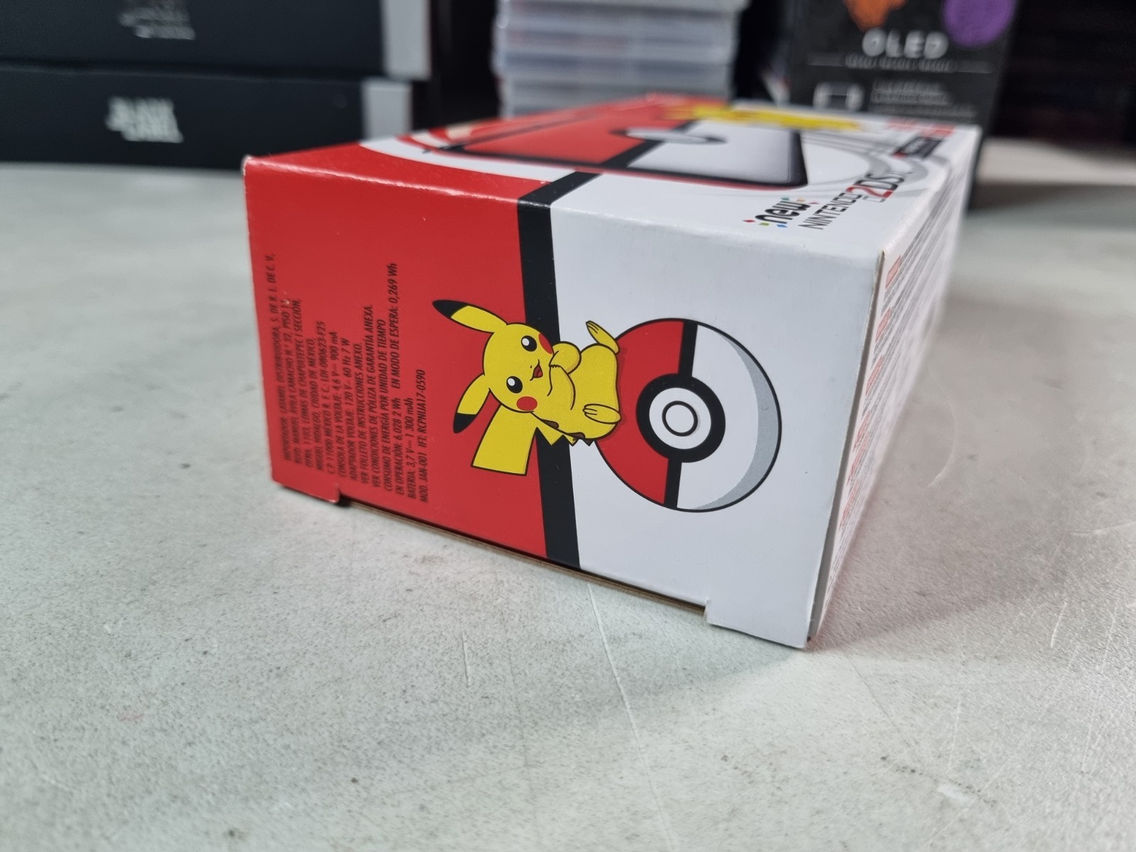 Brand New Nintendo 2DS XL Pokémon Poké Ball Edition