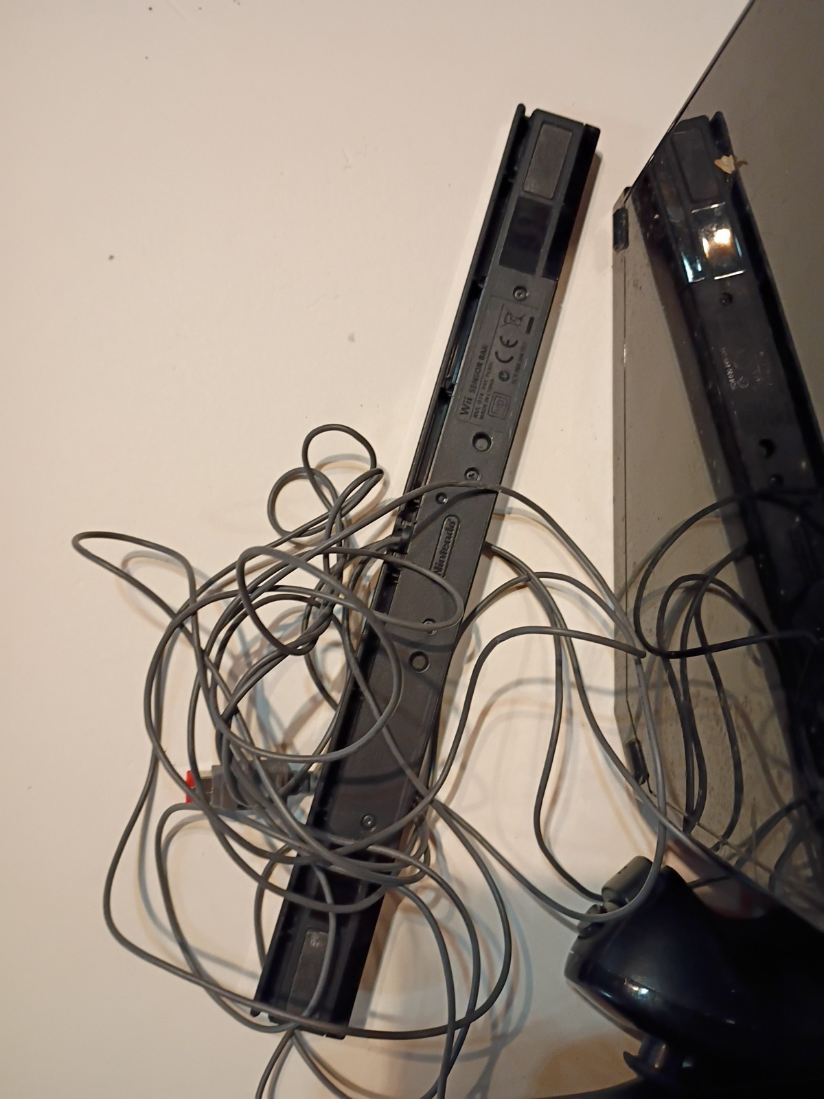 Nintendo Wii U 32GB Console with Sensor Bar Charger, Controller System Works.
