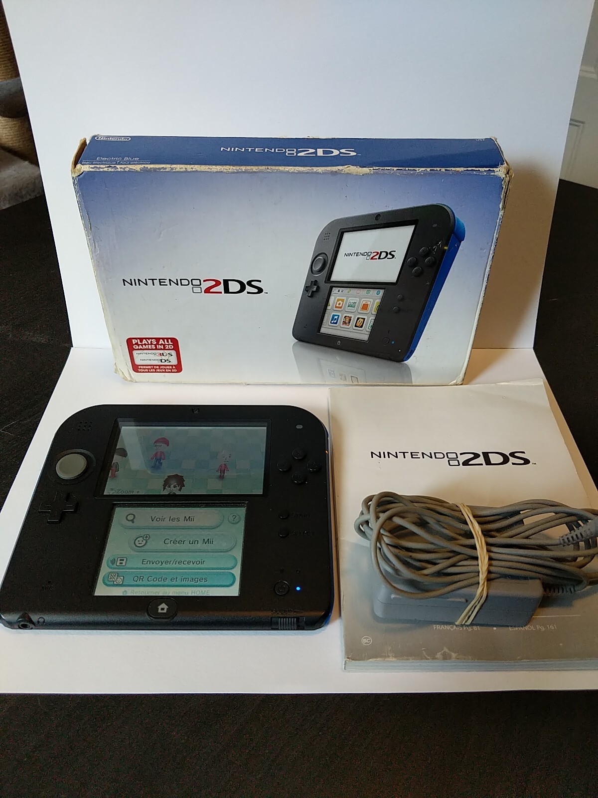 Nintendo 2DS Blue Handheld System Console TESTED Complete CIB w/ Games & Charger