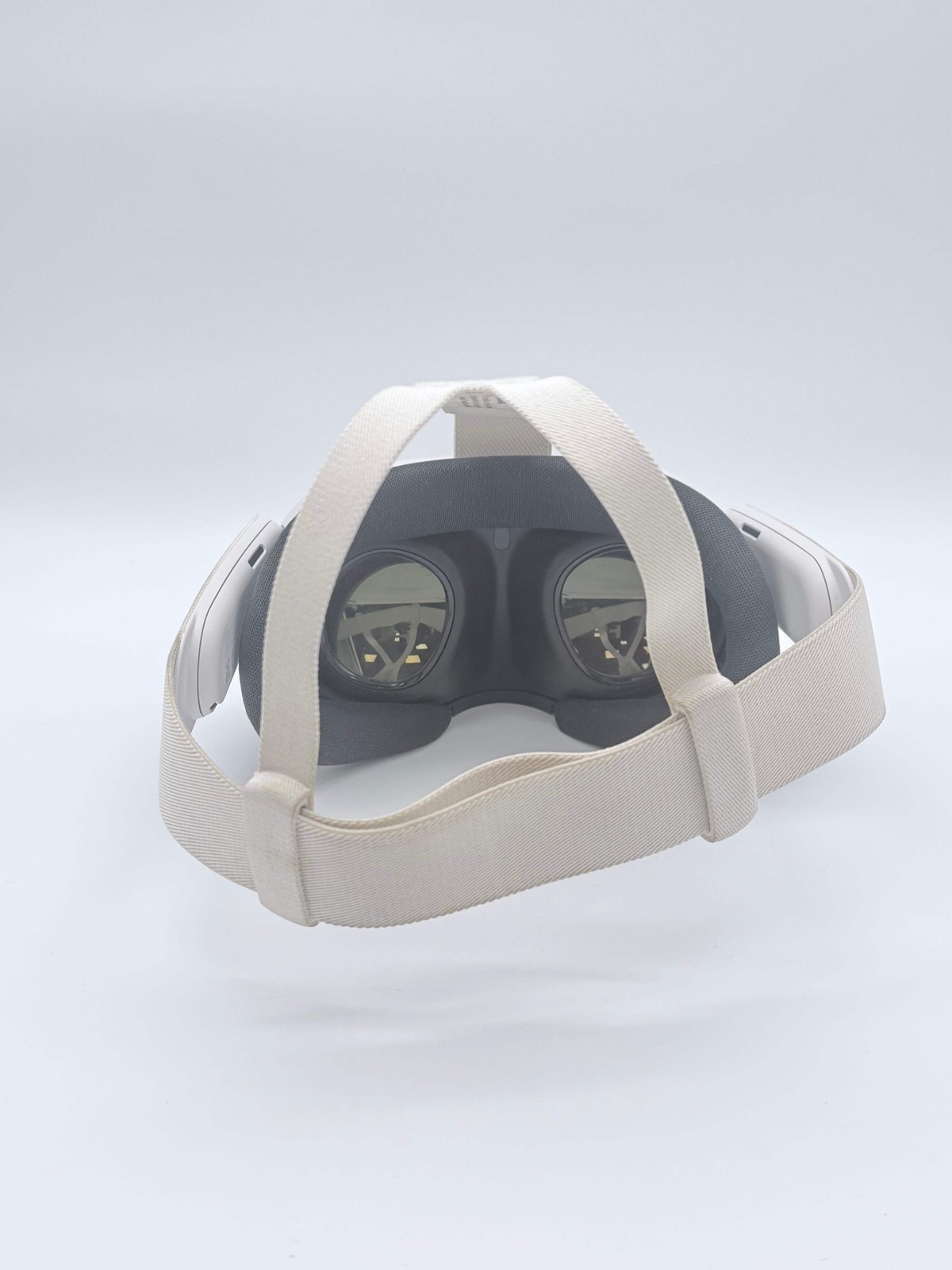 Meta Oculus Quest 3 S3A 512GB White VR Headset 2 Controllers