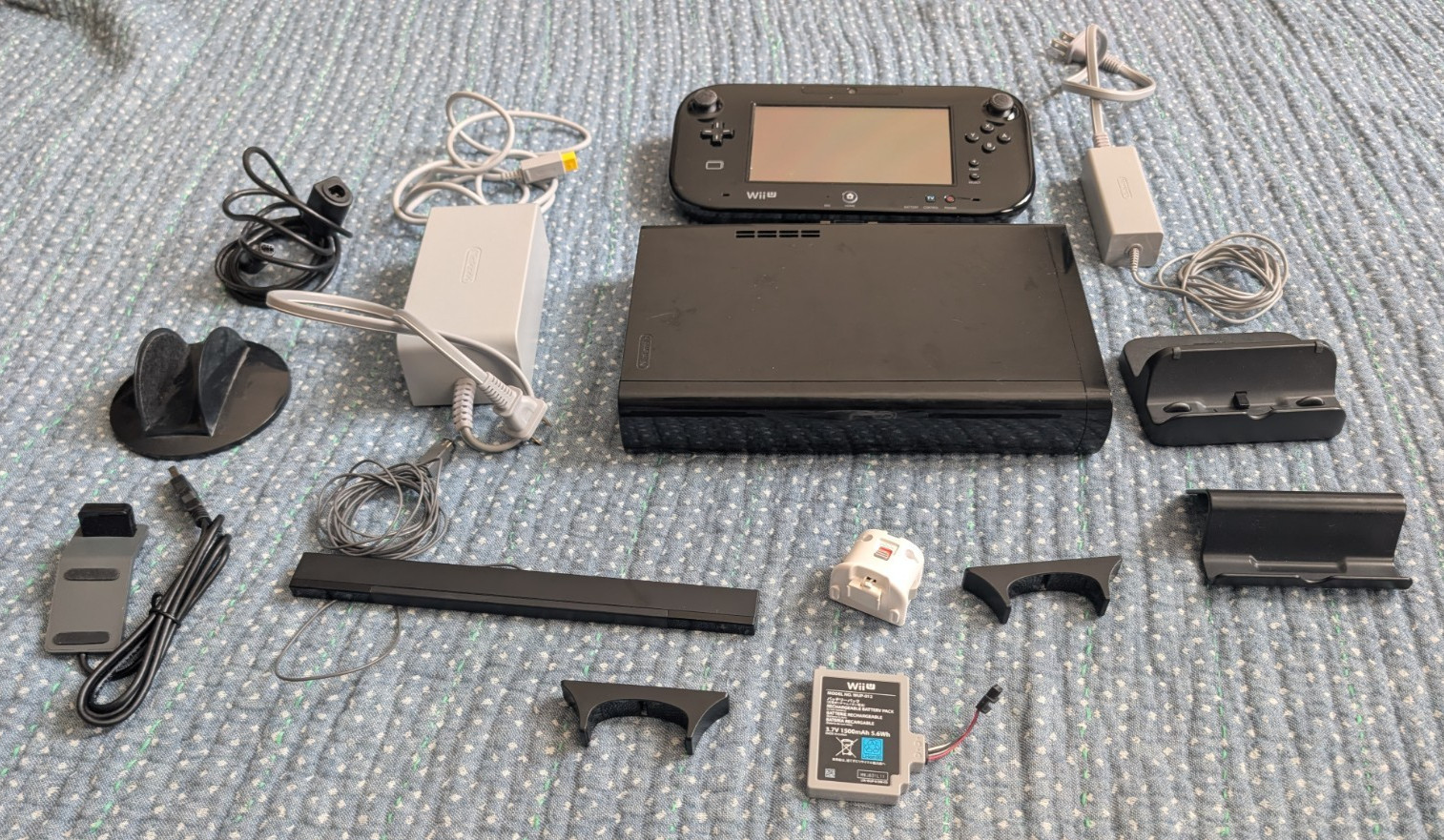 Nintendo Wii U Black Console Bundle w/ Game Pad 32GB – Broken / For Parts Repair