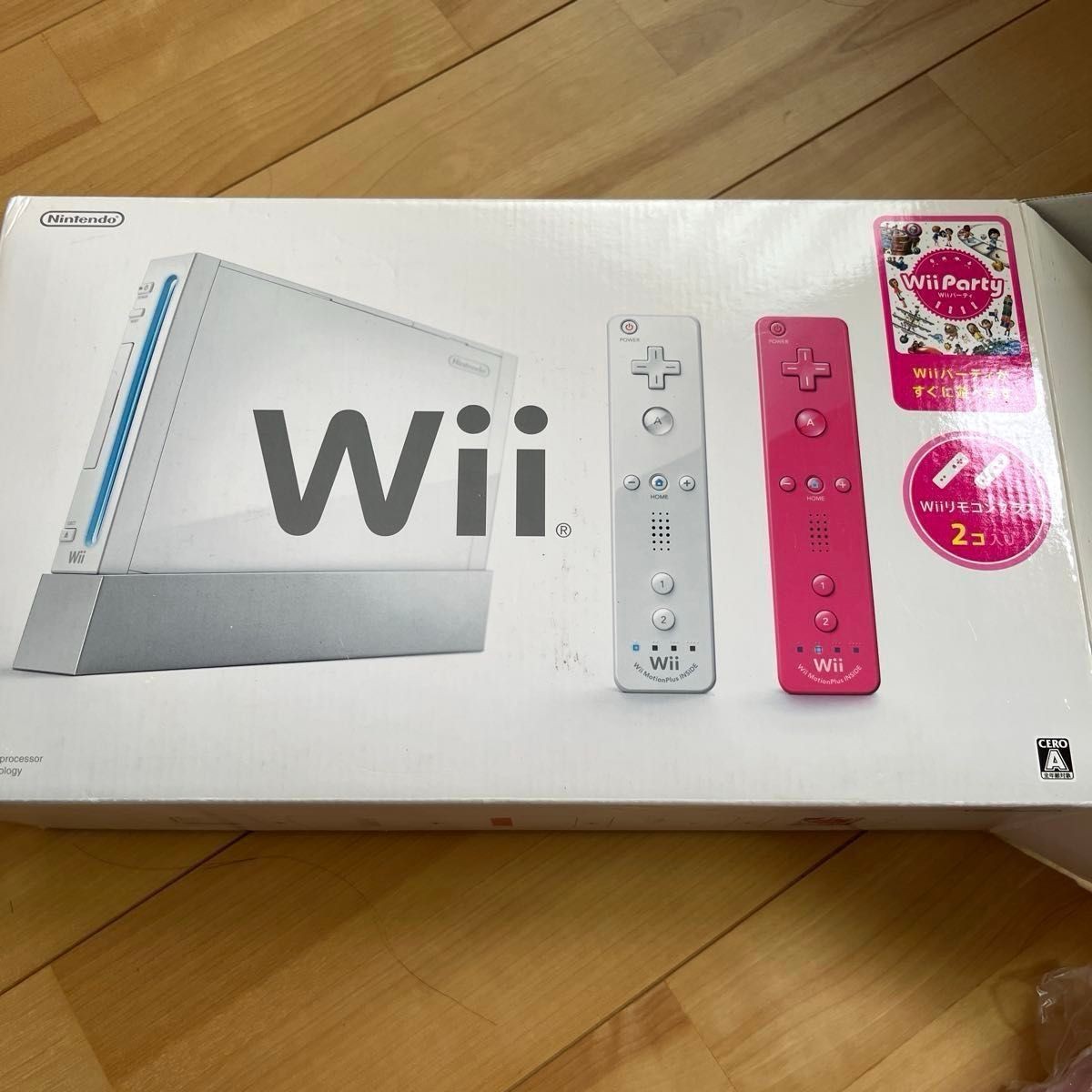 Nintendo Wii console with Wii Party bundle, Nunchuk included, and 3 other games.