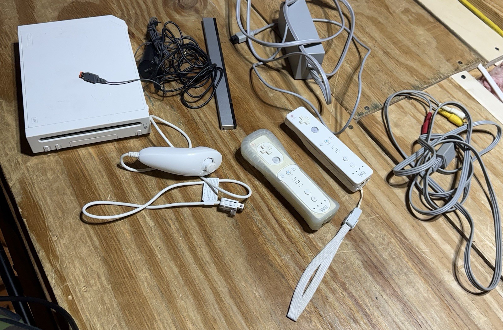 Nintendo Wii Launch Edition White Console RVL-001 OEM CONTROLLER NUNCHUK Works!