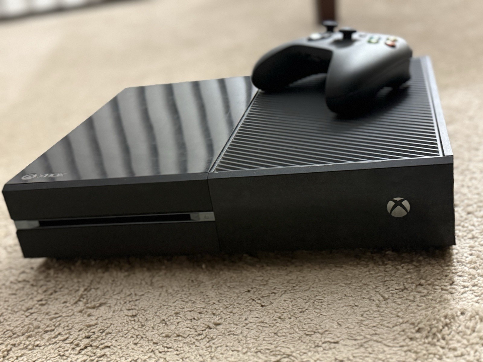 Microsoft Xbox One 500GB Console Model 1540 Black w/ Carbon Black Controller