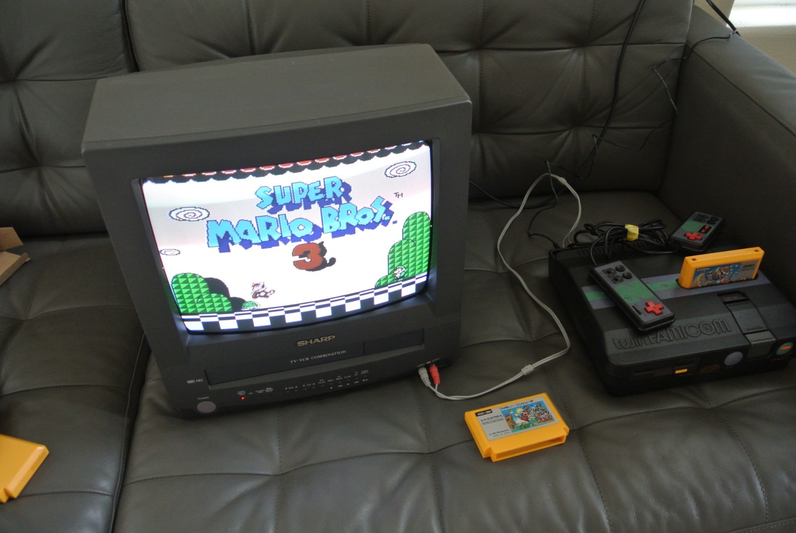USA Sharp Twin Famicom Console Black Model AN-505-BK Famicom with Games Working!