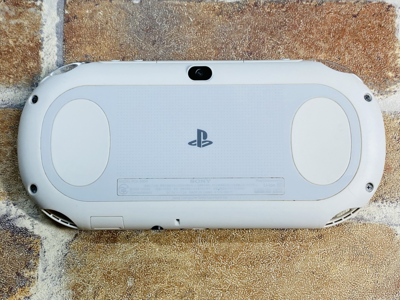 PS Vita Glacier White PCH-2000 SONY PlayStation Japan 8GB Charger 2 Games DDP