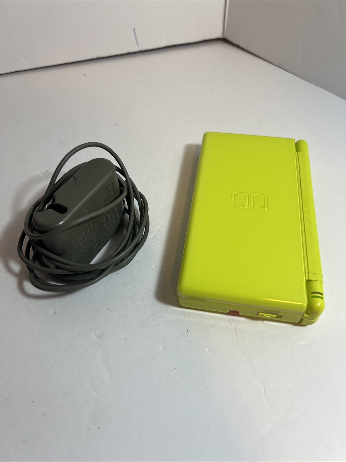 Nintendo DS Lite Console USG-001 Lime Green w/Charger and Stylus Tested And Work
