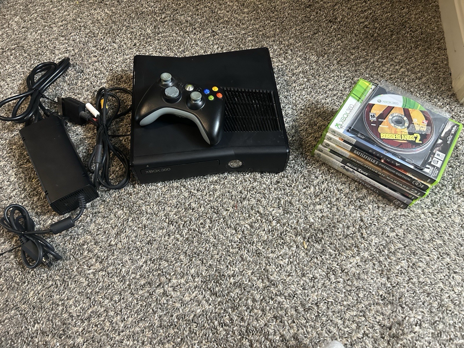 Xbox 360 S 250 GB console With 8 Games And 1 Controller Tested