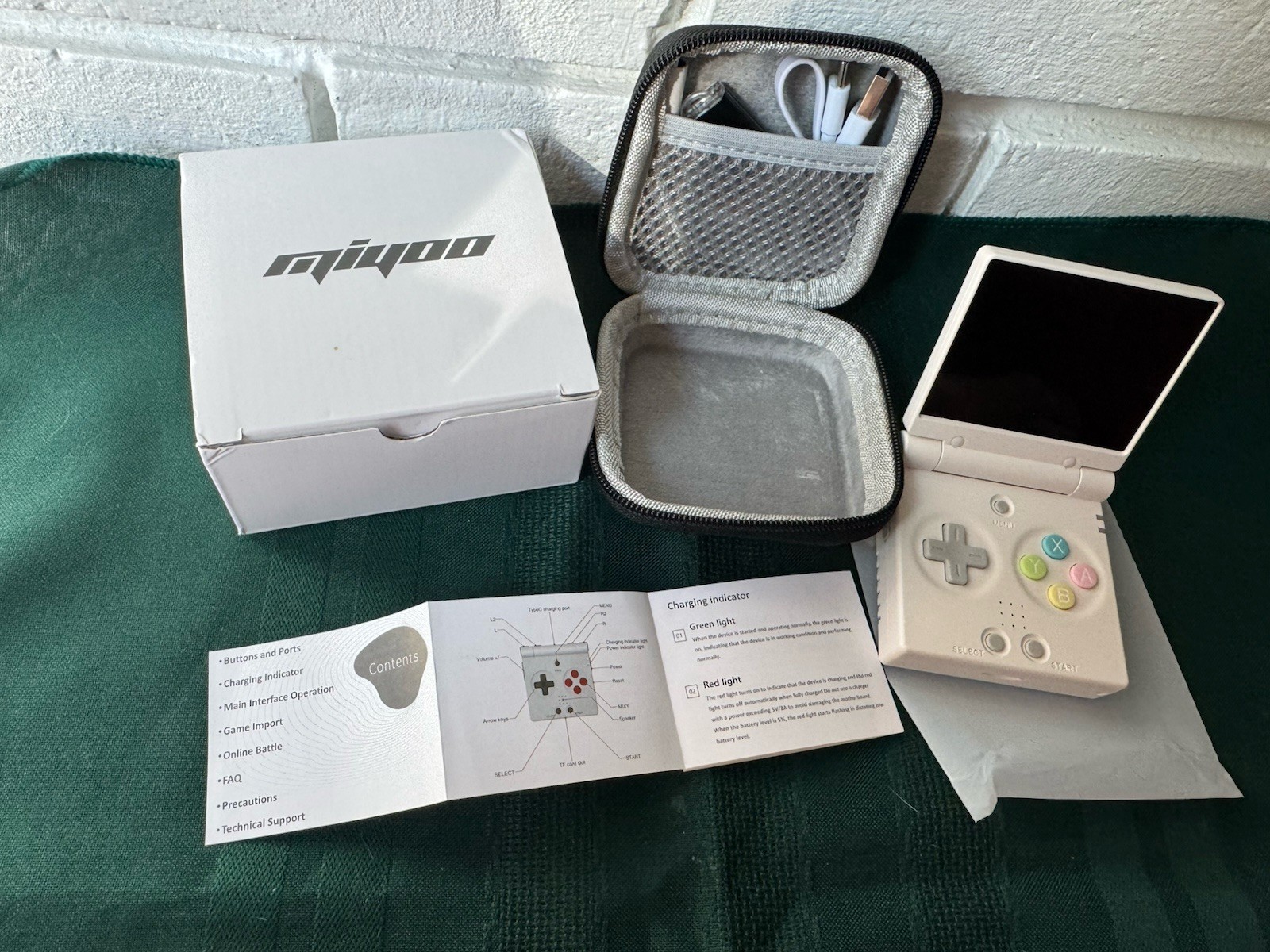 Miyoo Mini Flip Handheld Console 64GB Wi-Fi USB-C White w/ Case Box Manual