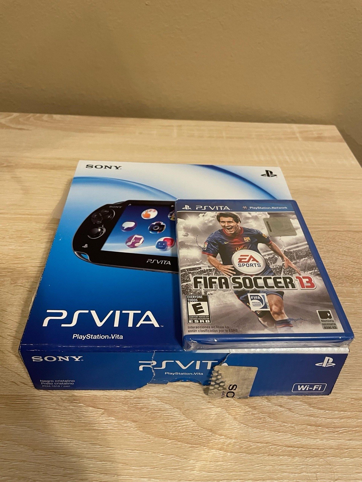 Special Edition Messi FIFA 13 – Sony PlayStation PS Vita PCH-1010 – Open Box
