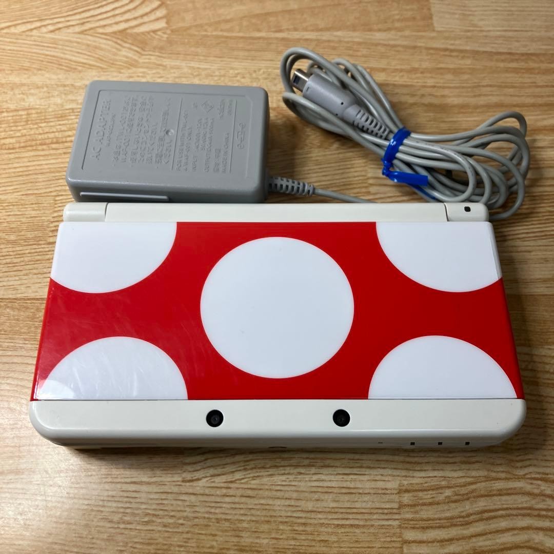 New Nintendo 3DS White Console w/ Kisekae Plate Mario Cover Plates AC Adapter