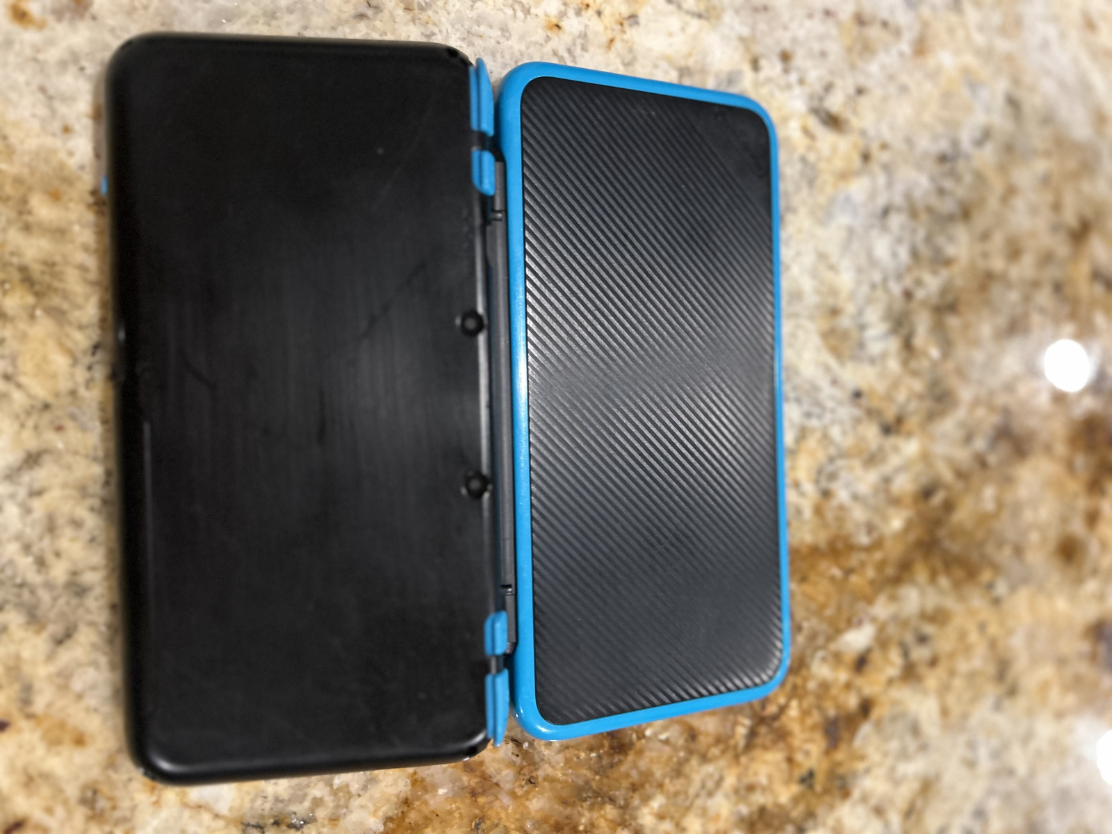 Nintendo 2DS XL Console – Black/Turquoise