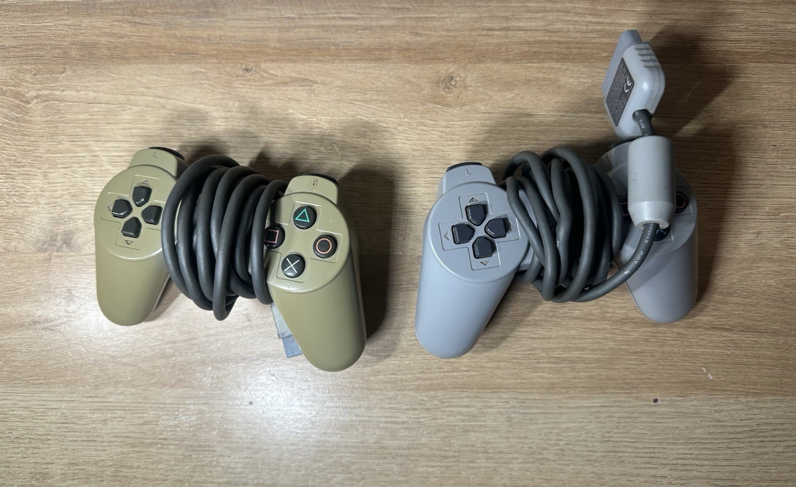 Ps1 Bundle-14 Games (1 Factory Sealed)-2 OEM controllers-3 Memory Cards-Cables