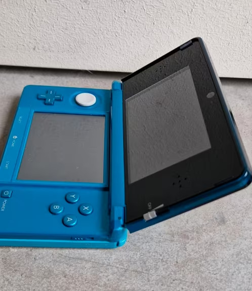 Nintendo 3DS Handheld System – Aqua Blue + Pokémon Sun (Fr Box)