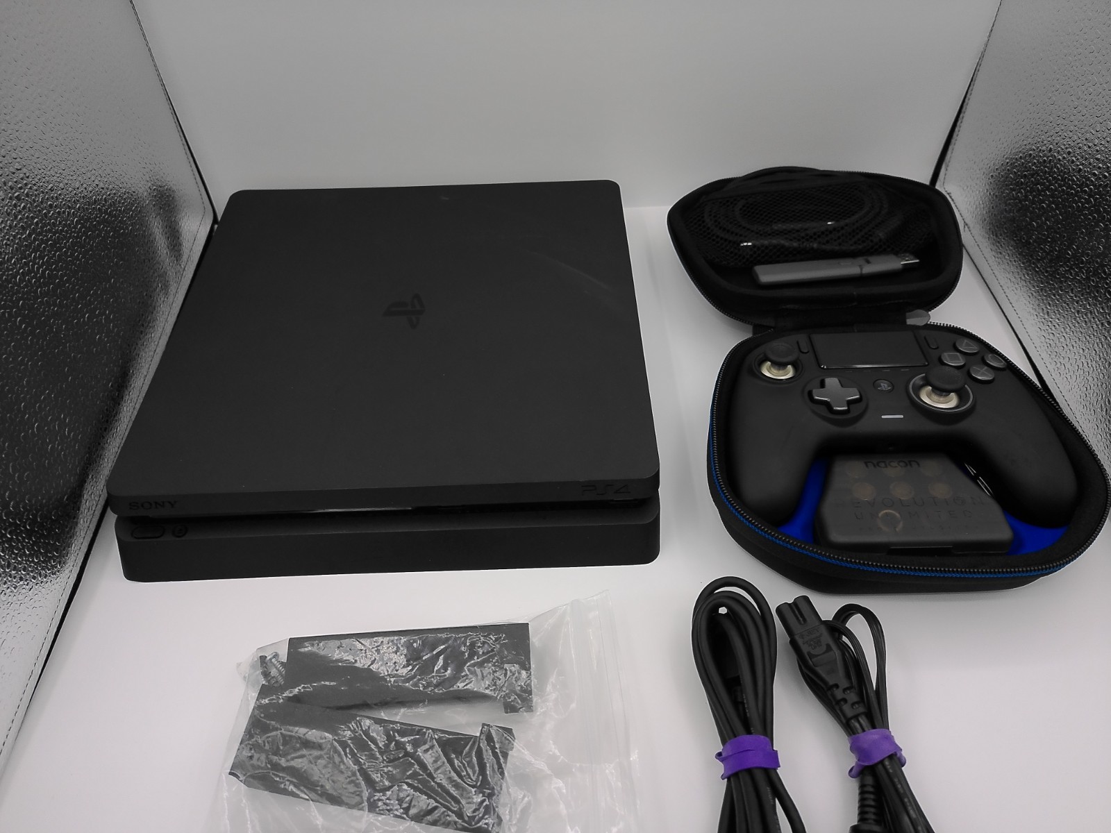 Sony PlayStation 4 Slim 500GB Black 1 controller nacon pro 16 games ;wall mount