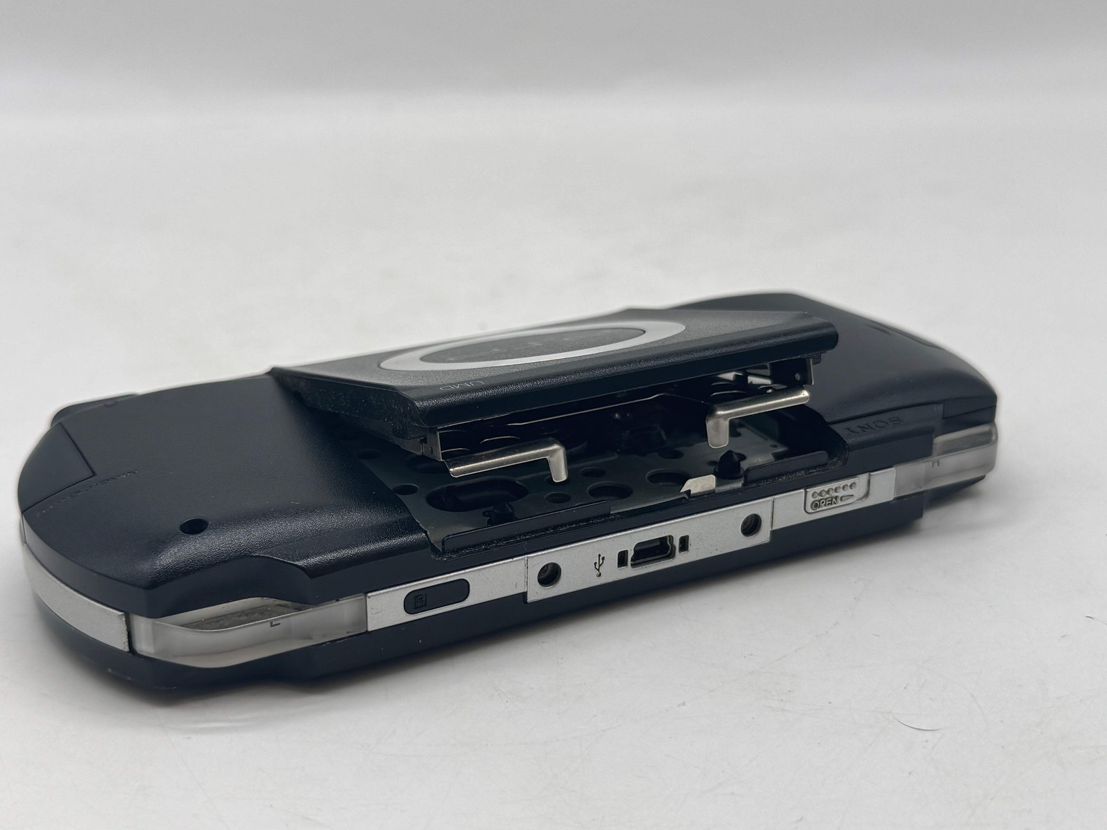 Sony PSP-1001 Handheld Console Black w/ Battery For Parts Repair