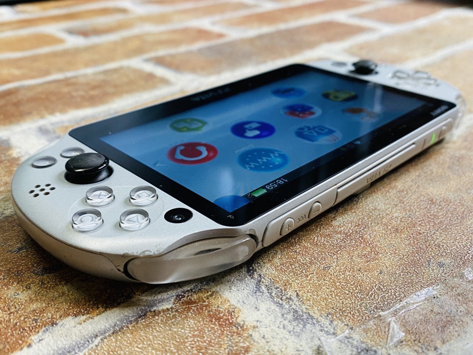 SONY PS Vita PCH-2000 SILVER Japan PlayStation Charger 8GB Case Mine Craft DDP