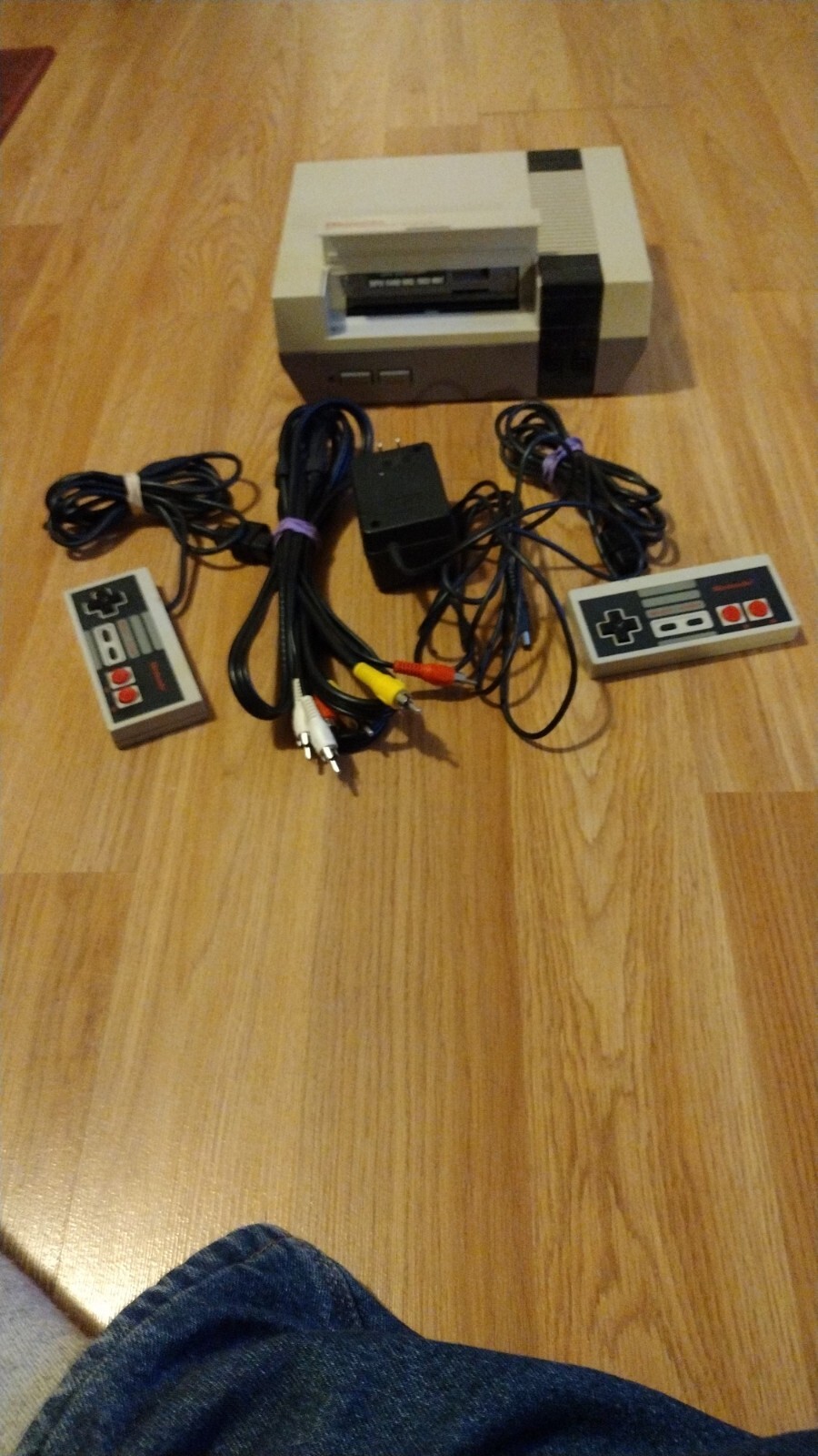 Nintendo Entertainment System NES Console – Gray (NES-001) With 1 Cartilage