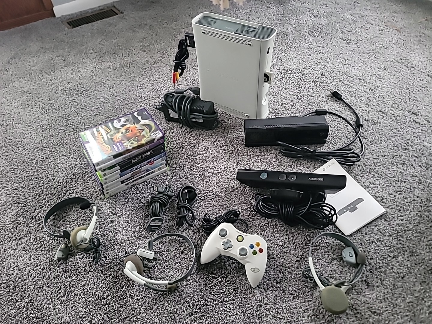Microsoft Xbox 360 Pro System Bundle 60GB White Console 10 Games Kinect Sensor