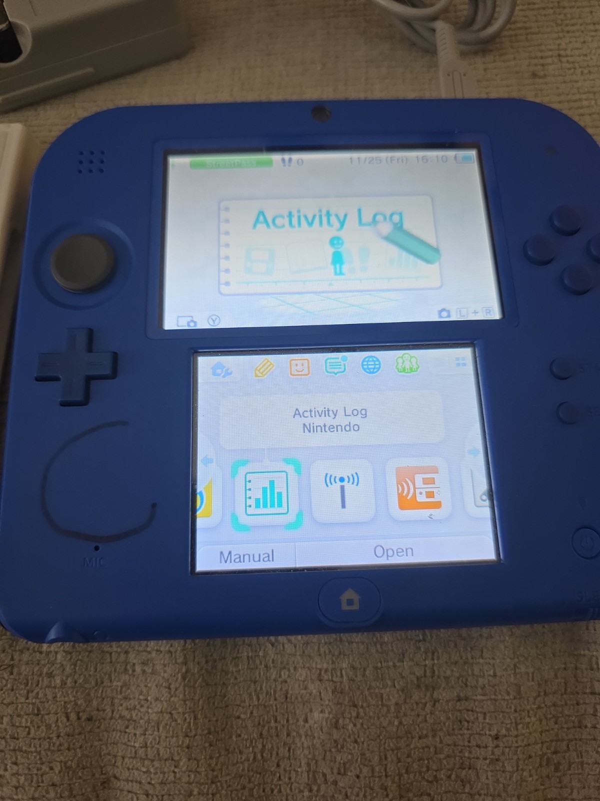 Nintendo 2DS Electric Blue 2 Gaming Handheld Nintendo DS W/Charger/Stylus/Game