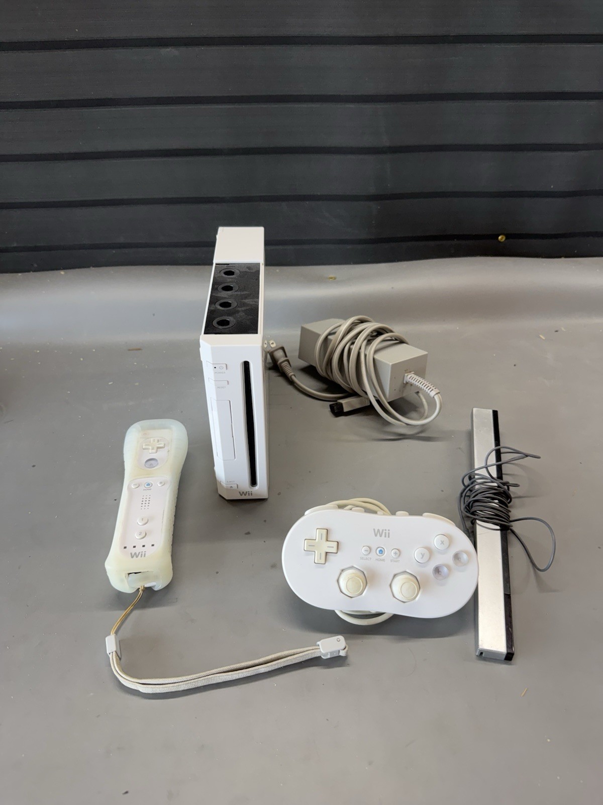 Nintendo Wii RVL-001 White Game Home Console System With 1 Remote