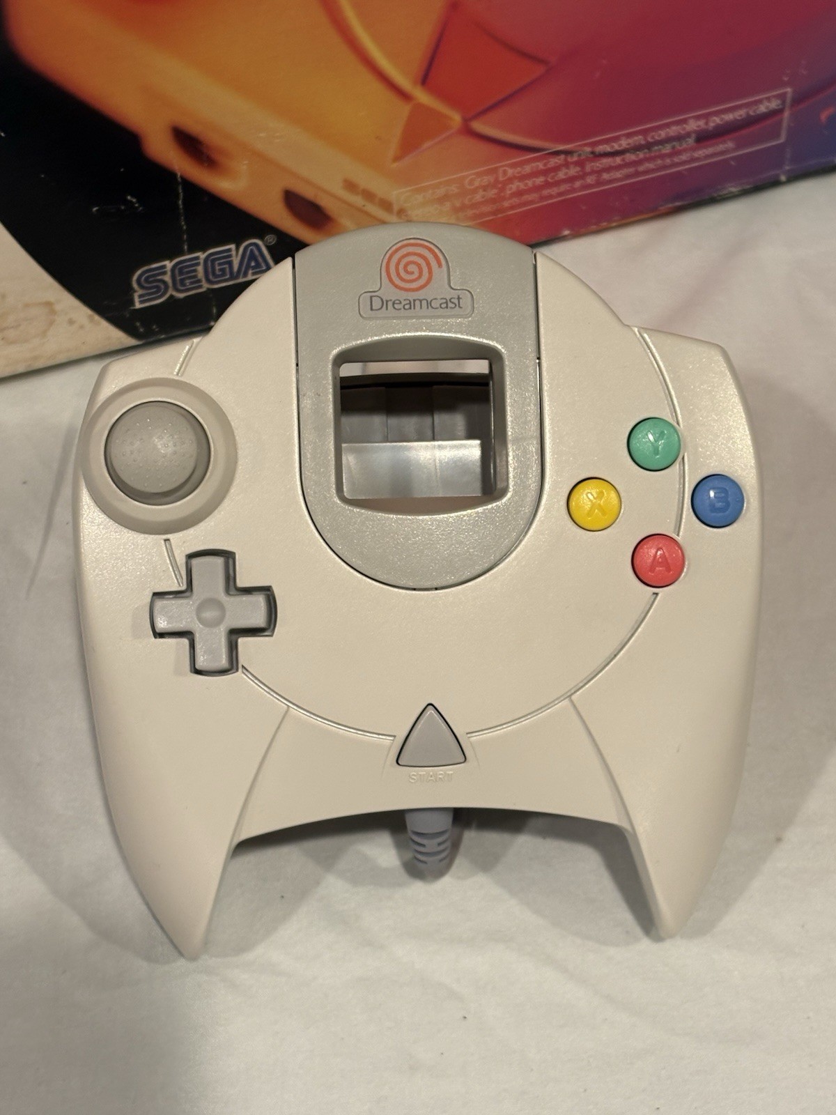 SEGA Dreamcast HKT-3020 Console White w/ Box, 1 Game, Manuals, Cords, Controller