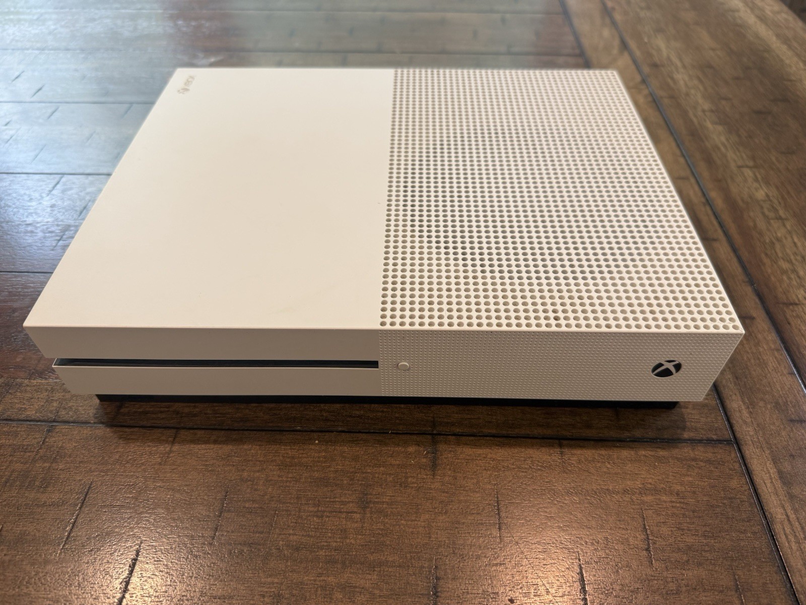 Microsoft Xbox One S White Console 4K UHD Wi-Fi Model 1681. CONSOLE ONLY. Used.