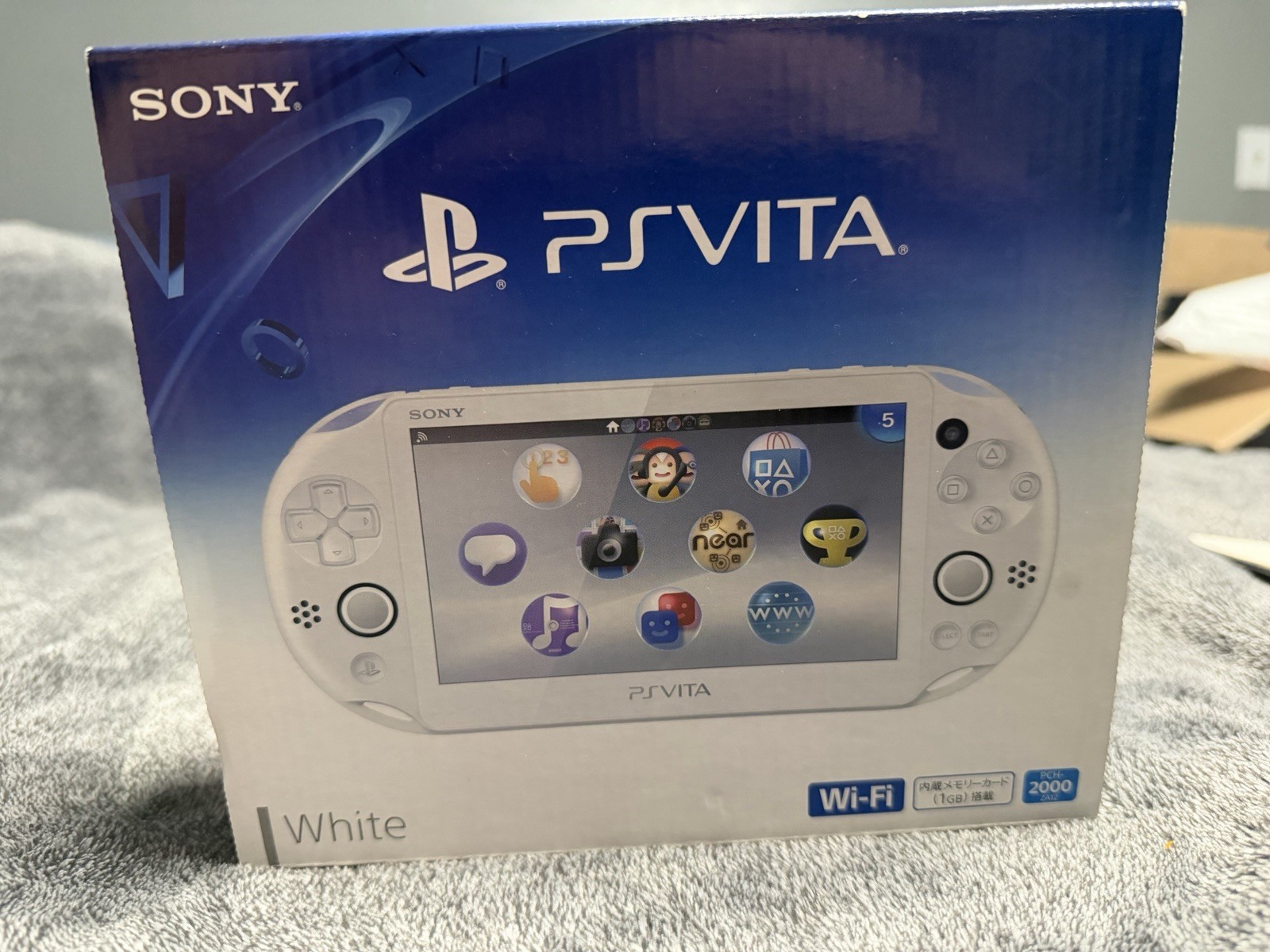 Sony PS Vita PCH-2000 ZA12 White Handheld System Wi-Fi 1GB NTSC-J CIB