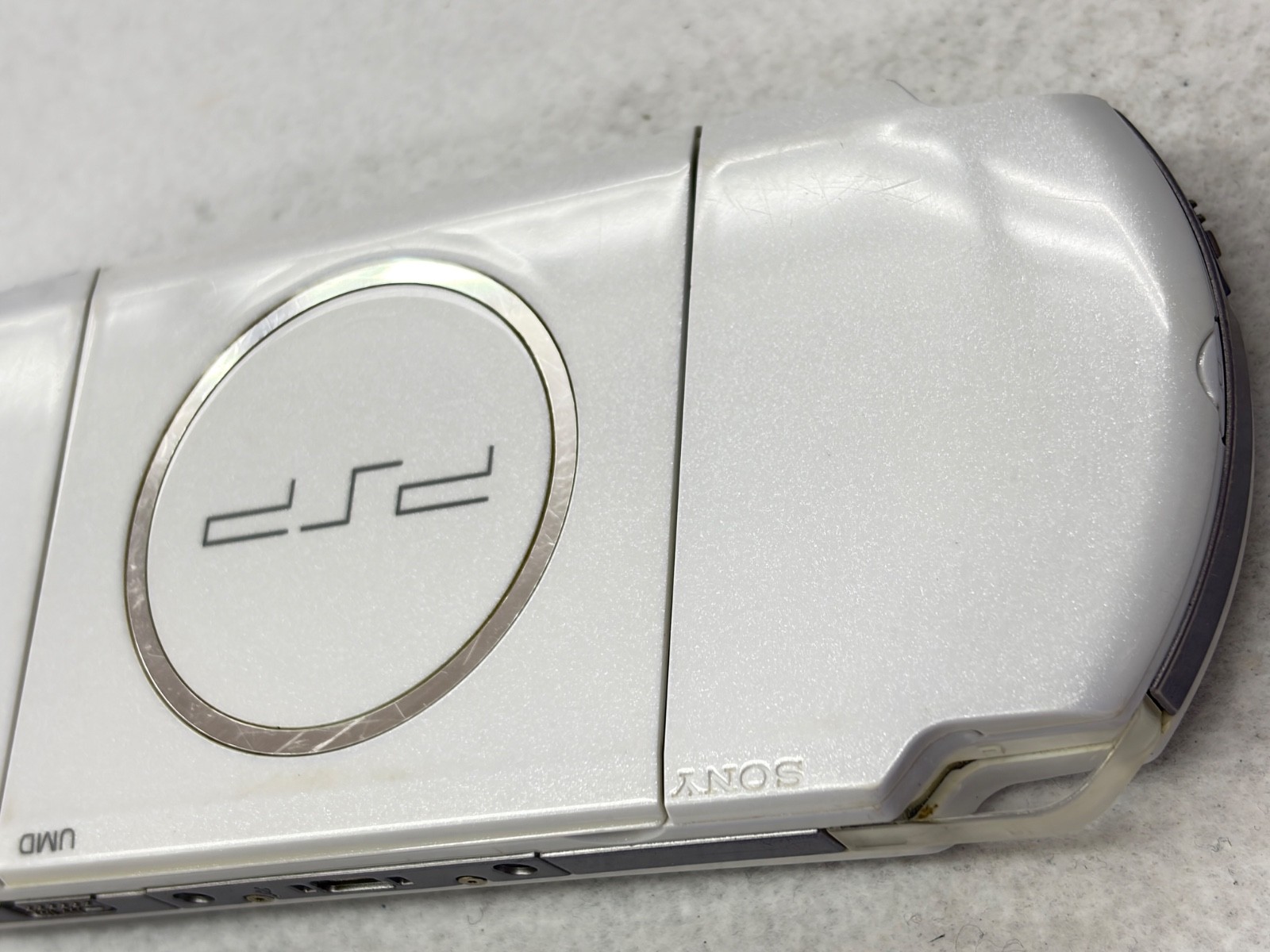 TESTED SONY PSP 3000 SILVER Console + Charger + battery + 3 game Region free 4GB