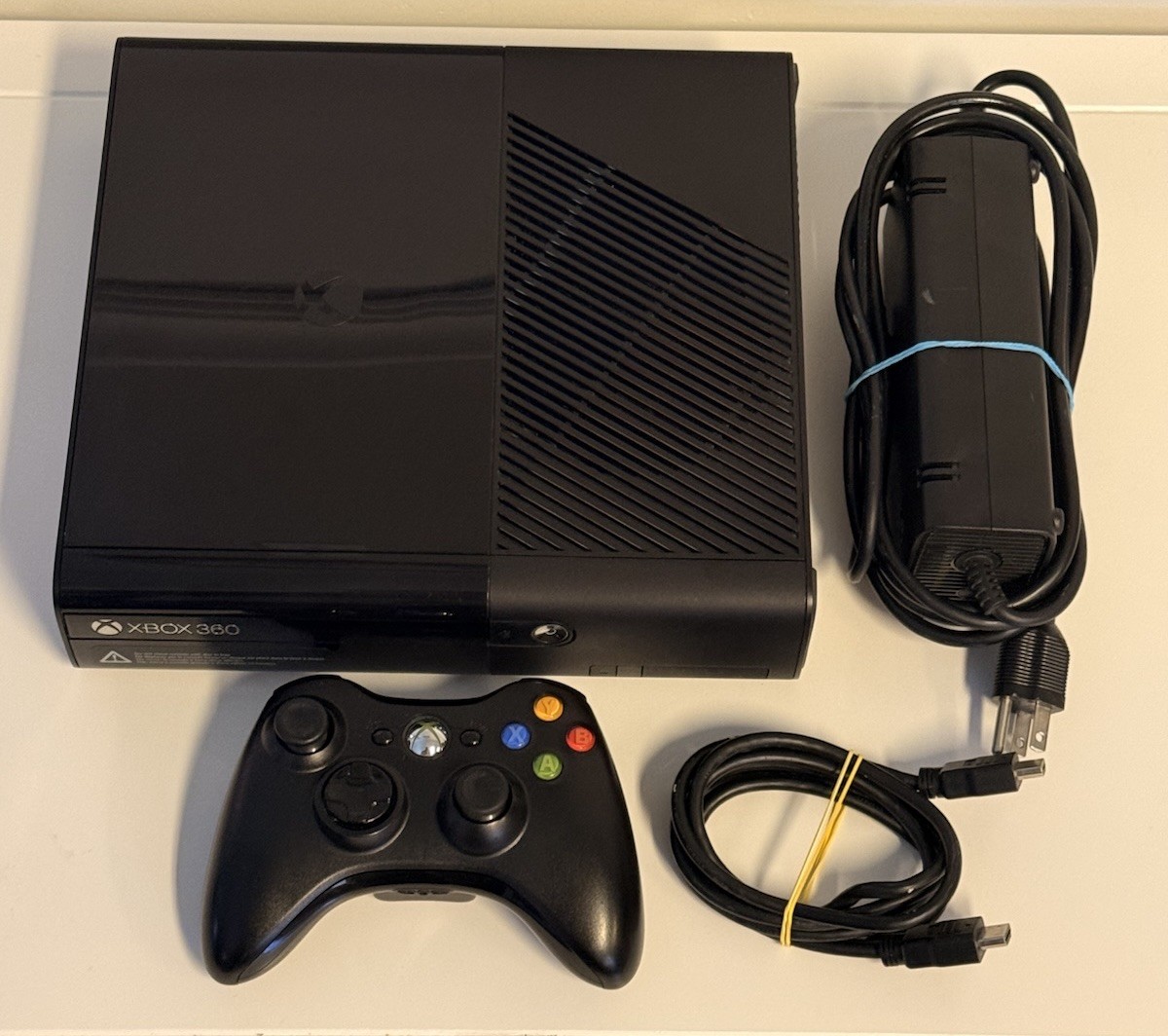 XBOX 360 E Console Model 1538 No Hard Drive w/Controller + Power Supply Tested
