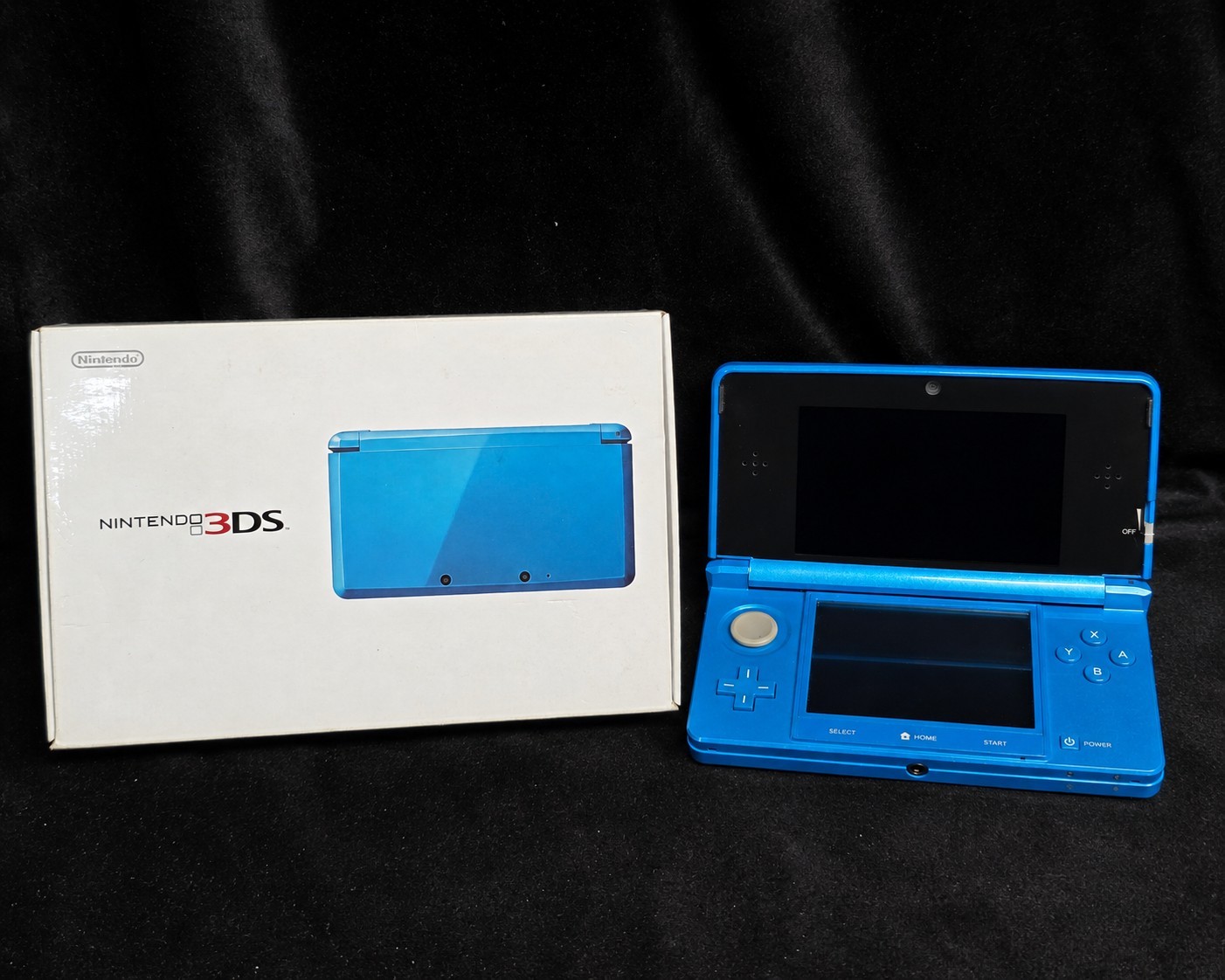 Nintendo 3DS Light Blue Console In Box