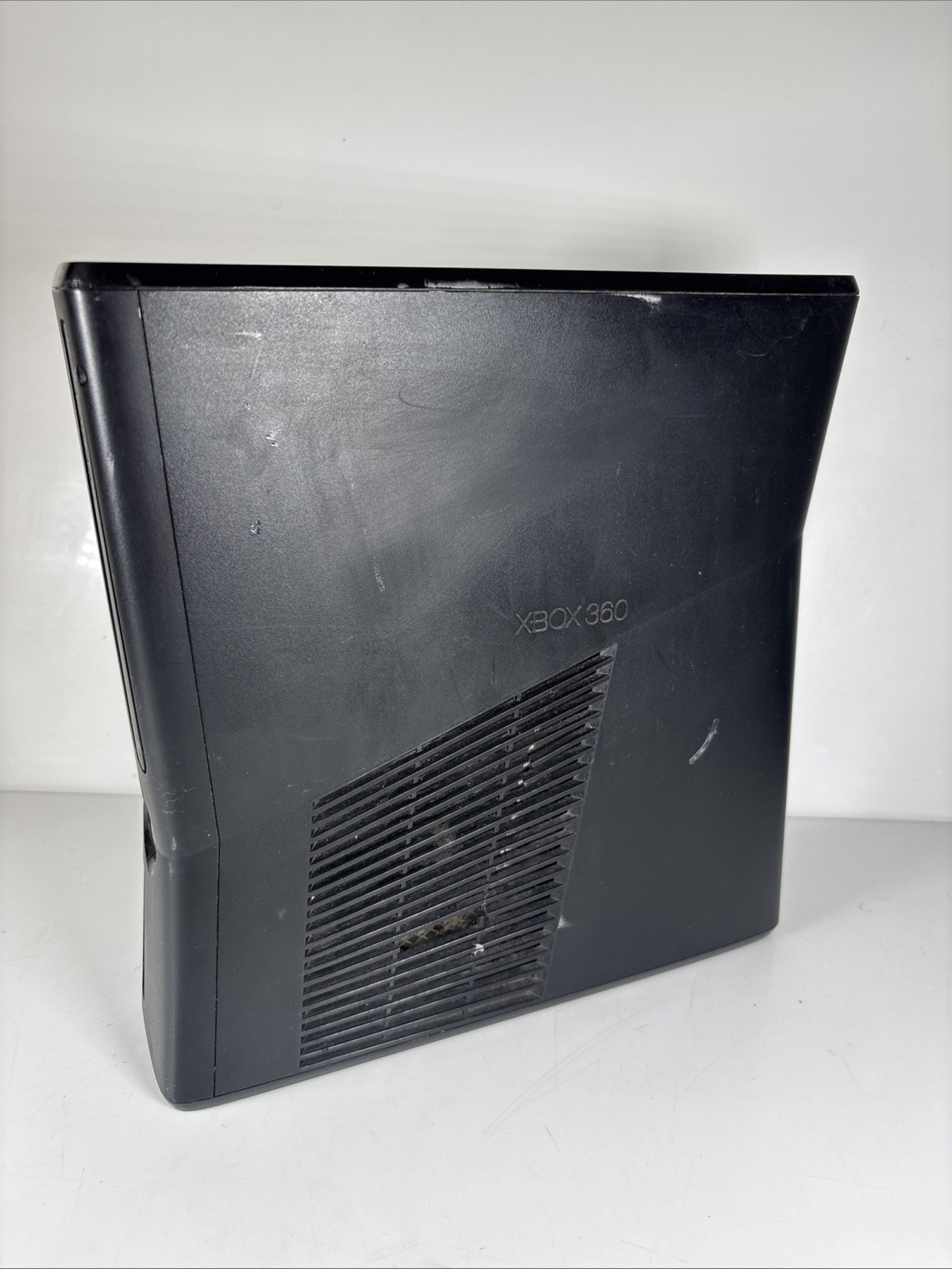 XBOX 360 SLIM Console 60GB 1 Controller – STANDARD PLAYERS CONDITION GRADE C