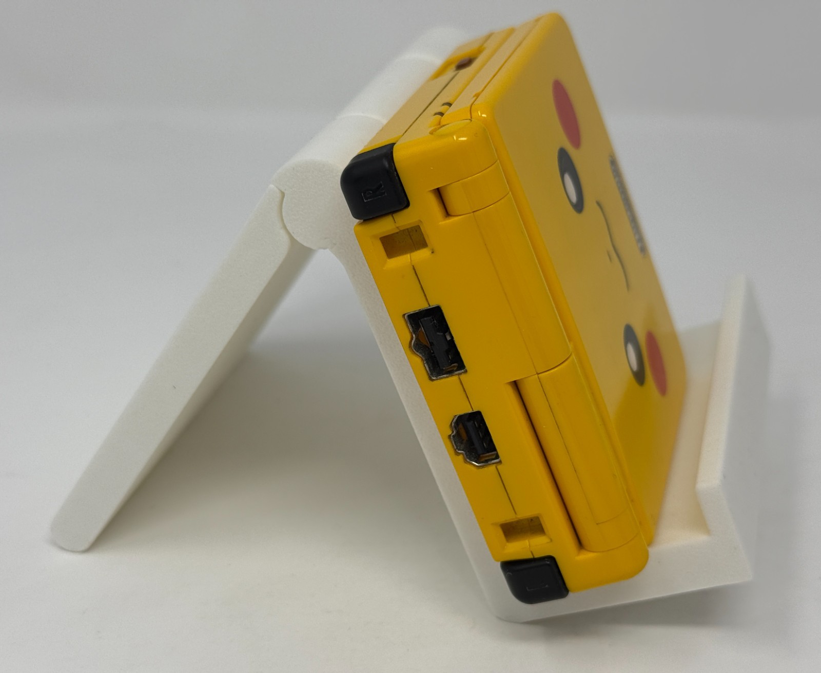 Nintendo Gameboy Advance SP Toys “R” Us Exclusive Limited Edition Pikachu IN BOX
