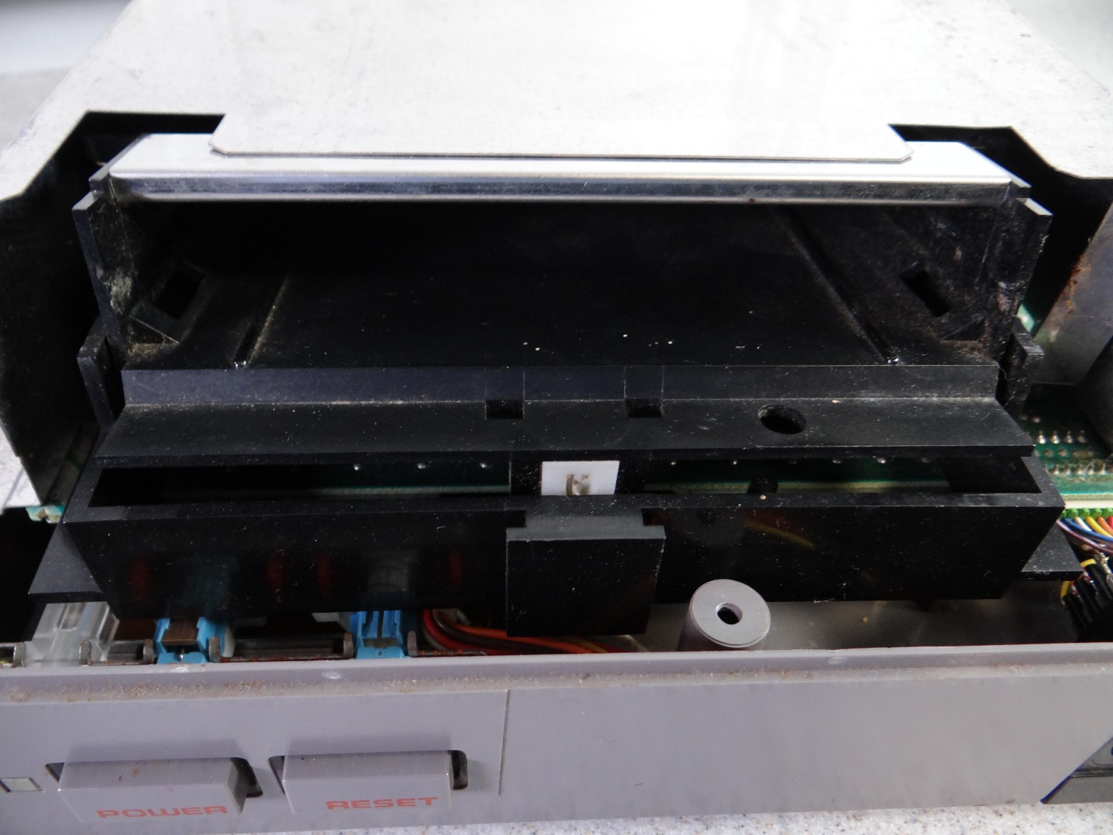 Nintendo Entertainment System Console Only – (NES, 1983) [PARTS OR REPAIR]
